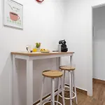 Apartman El Parchís, Menéndez Valdés *