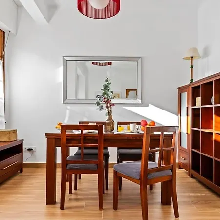 El Parchis, Menendez Valdes Apartament