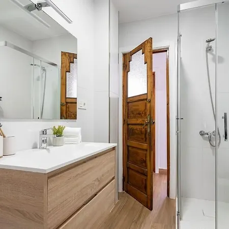 El Parchis, Menendez Valdes גיחון